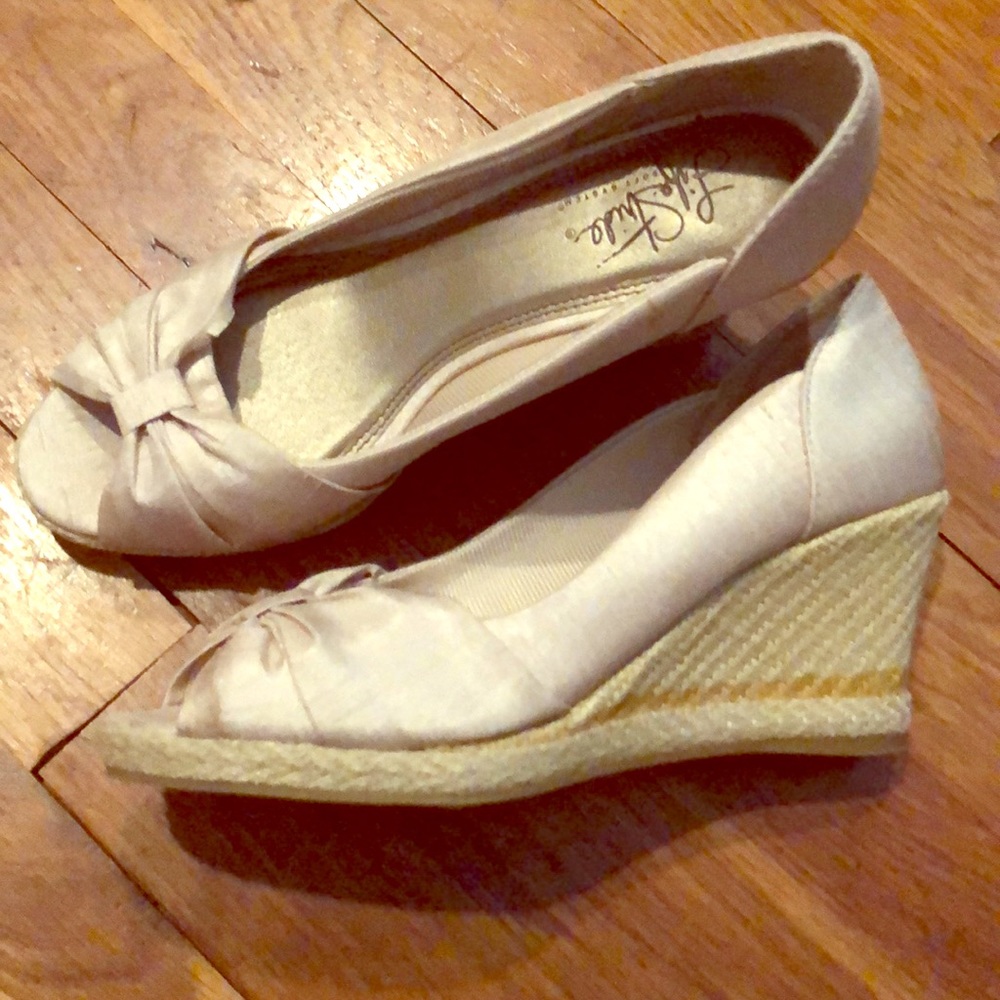 NEW LIFE STRIDE WEDGES beige size 6